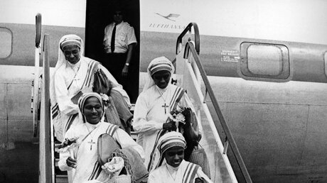 Sechs indische Ordensschwestern landen 1966 in Nürnberg / © KNA-Bild (KNA)
