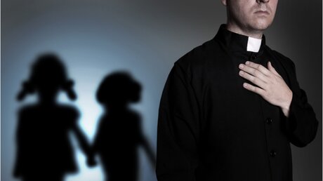 Sexueller Missbrauch durch Priester / © ambrozinio (shutterstock)