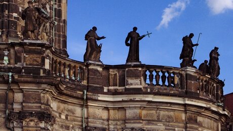 Skulpturen an der Katholischen Hofkirche in Dresden / © Iryna Shpulak (shutterstock)