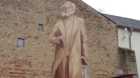 So soll das zukünftige Denkmal von Karl Marx aussehen  / © Michael Merten (KNA)