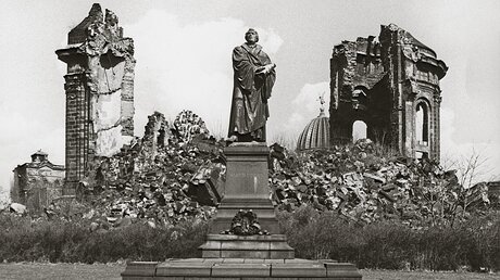 Ruine der Dresdner Frauenkirche 1992 in Dresden (Archivbild) / © Hans Knapp (KNA)