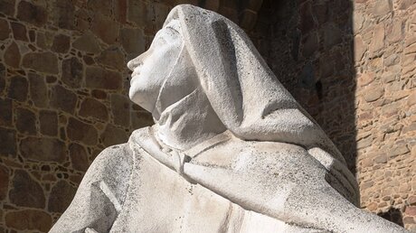 Statue der Hl. Teresa in Ávila / © Ovidio Aldegunde