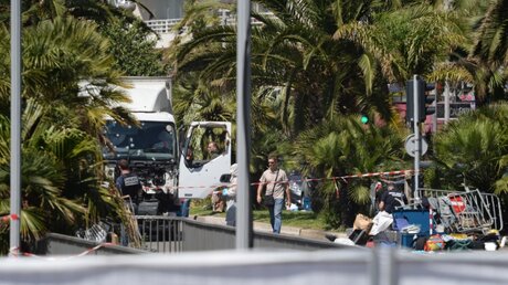 Der LKW als Tatwaffe bei Anschlag in Nizza / © Andreas Gebert (dpa)