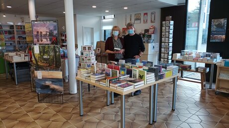 Thomas und Kirsten Pavlik in neu eingeweihter Buchhandlung / © Thomas Pavlik (privat)