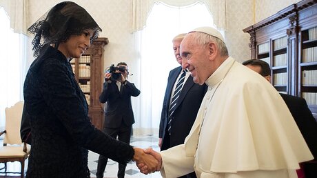US-First Lady Melania Trump und Papst Franziskus / ©  L'Osservatore Romano (dpa)