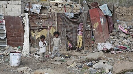 Vertriebene Kinder im Jemen / © Hani Al-Ansi (dpa)