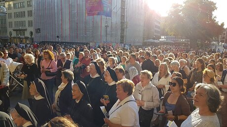 Zur Gebetsaktion "Danke Maria" kamen über 400 Gläubige (DR)