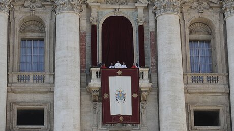 Vom Balkon des Petersdoms im Vatikan / © Alessandra Tarantino (dpa)