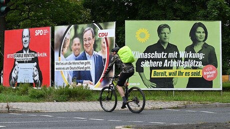 Wahlplakate zur Bundestagswahl 2021 / © Arne Dedert (dpa)