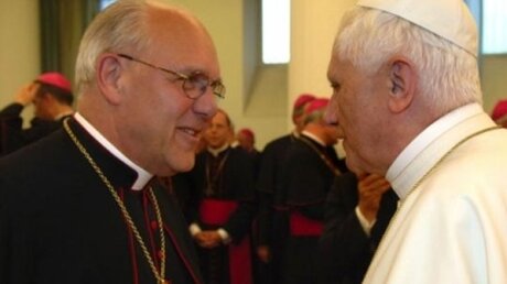 Weihbischof em. Dick mit Papst Benedikt XVI.  (KNA)