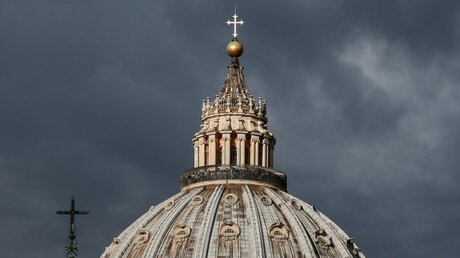Weltuntergangsstimmung: Dunkle Wolken über den Vatikan / © Paul Haring (KNA)