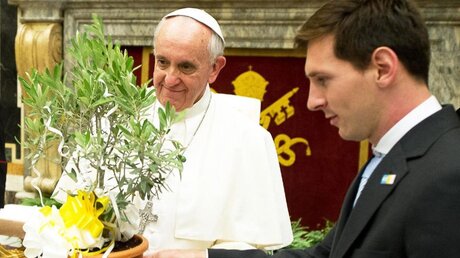 Lionel Messi trifft Papst Franziskus (dpa)