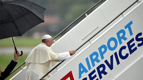 Ein Segelflug-Weltmeister bringt den Papst zurück nach Rom / © Radek Pietruszka (dpa)