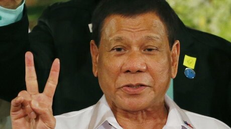 Zeigt sich sanfter: Der philippinische Präsident Rodrigo Duterte / © Bullit Marquez (dpa)
