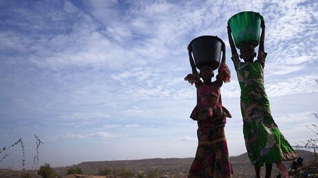 Zwei junge Mädchen in Mali / © Riccardo Mayer (shutterstock)