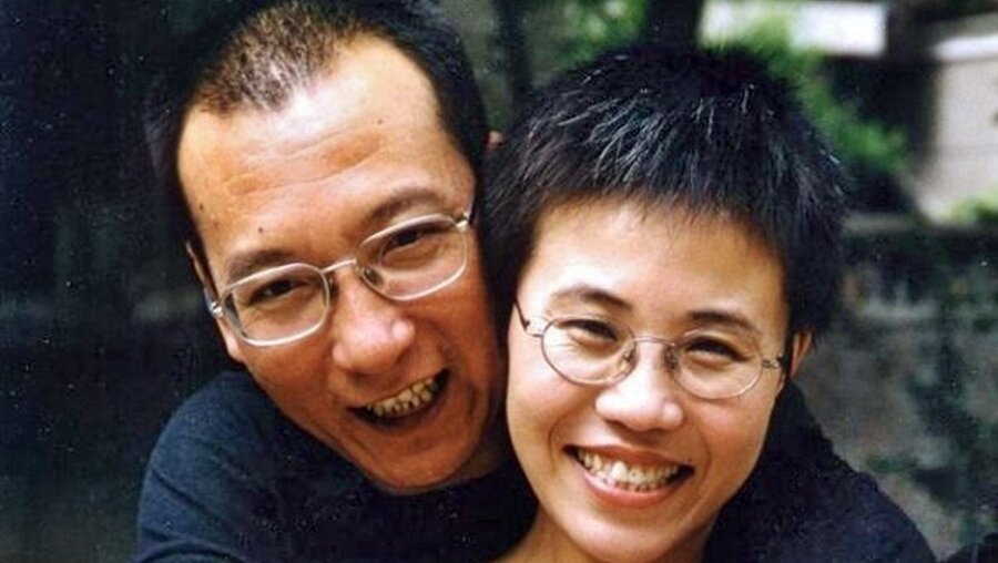 Autor Li Xiaobo (Foto von August 2001 mit Ehefrau Liu Xia) (epd)