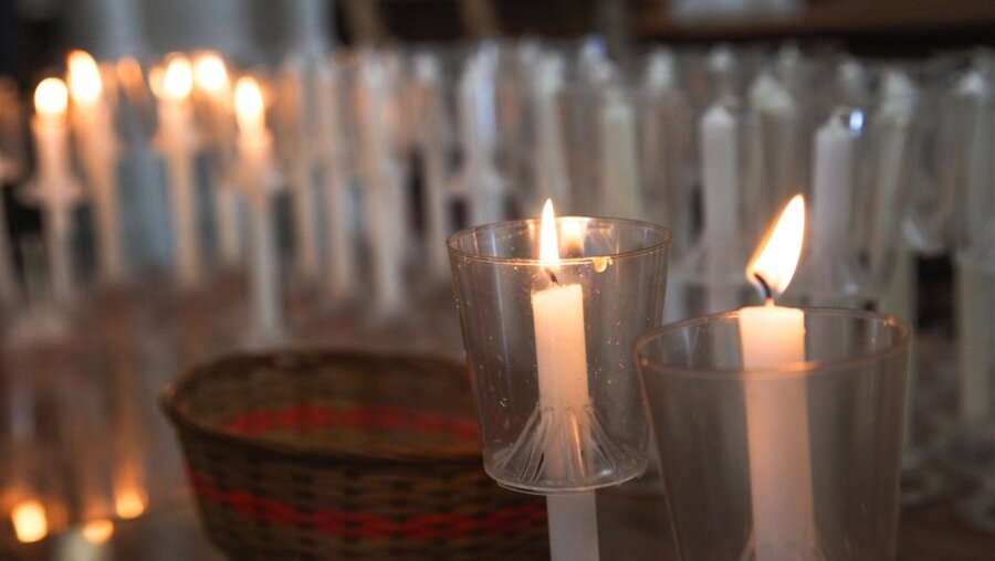 Kerzen an Mariä Lichtmess (KNA)