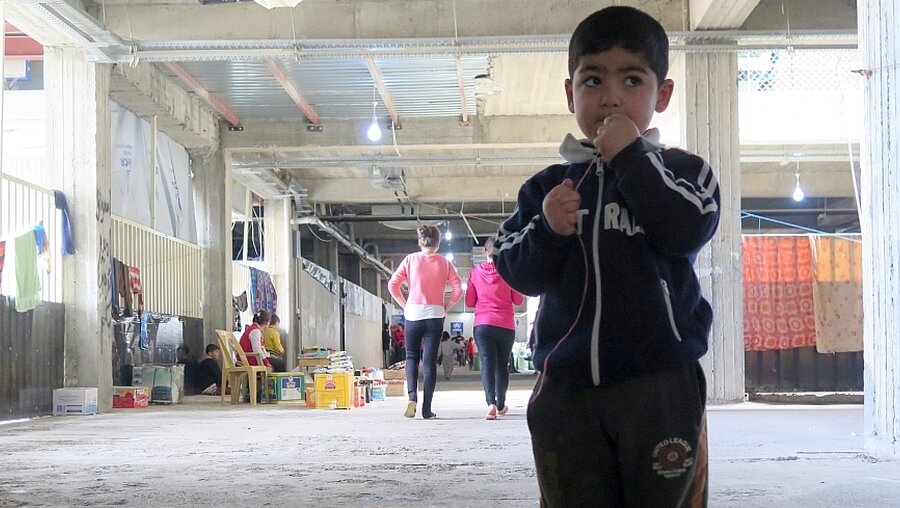 Kind im Flüchtlingslager im Irak (KNA)
