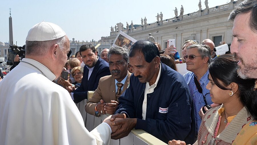 Papst Franziskus trifft Familie von Asia Bibi (KNA)