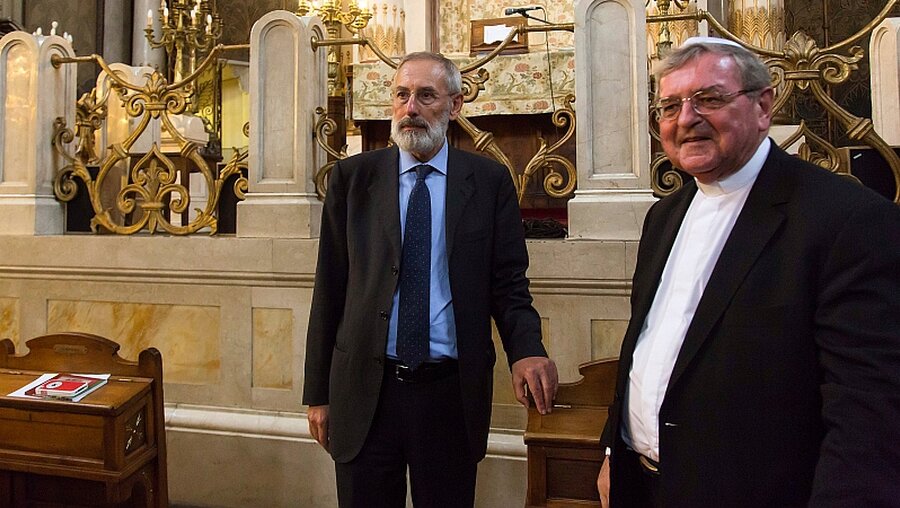 Bischof Heinrich Mussinghoff (r.) und der römische Oberrabbiner Riccardo Di Segni in der Synagoge. / © Romano Siciliani (KNA)
