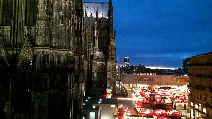 Der Weihnachtsmark in Köln am Dom wird eröffnet (DR)