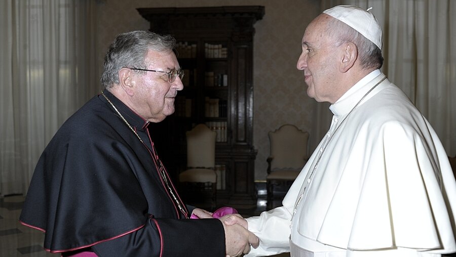 Bischof Mussinghoff mit Papst Franziskus / © Osservatore Romano (dpa)