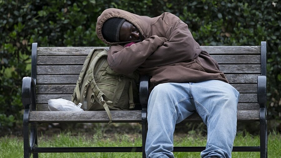 Ein obdachloser Mann in Washington / © Bob Roller (KNA)