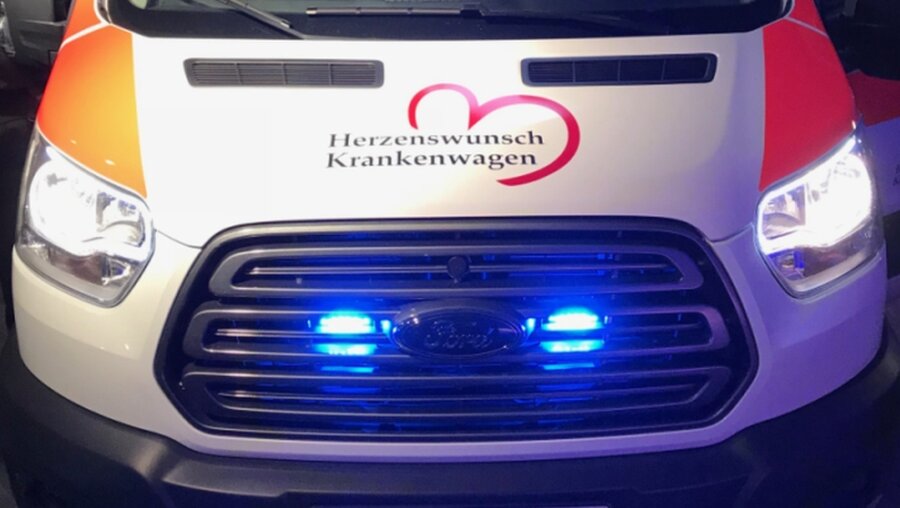 2.	Der neue Herzenswunsch-Krankenwagen der Kölner Malteser, ein speziell umgebauter Ford  (Malteser)