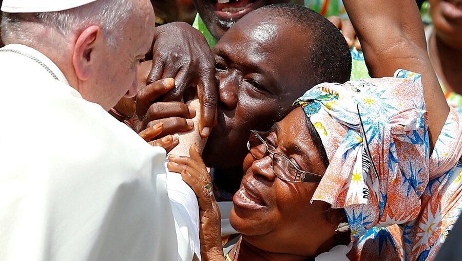 Papst Franziskus mit Pilgern aus Afrika / © N.N. (Reuters)