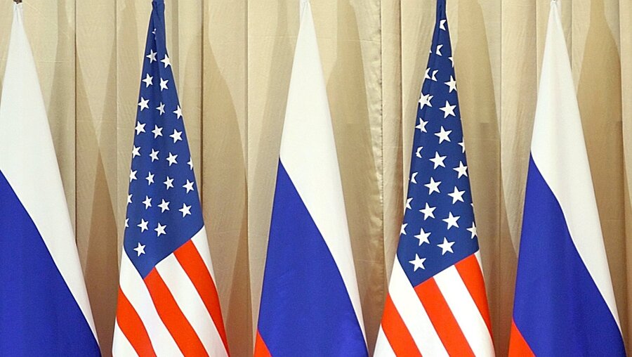 Flaggen Russlands und der USA / © Sergei Ilnitsky (dpa)