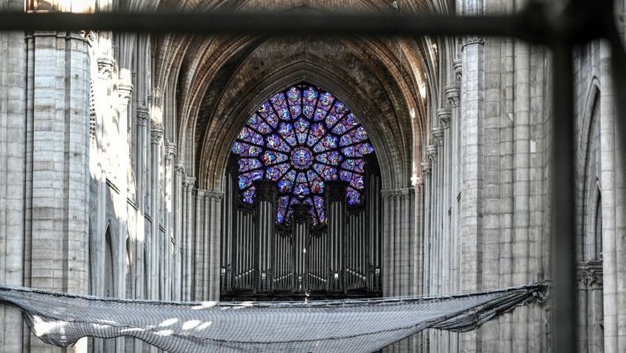 Abbau der Hauptorgel von Notre-Dame / © Stephane De Sakutin/POOL AFP (dpa)