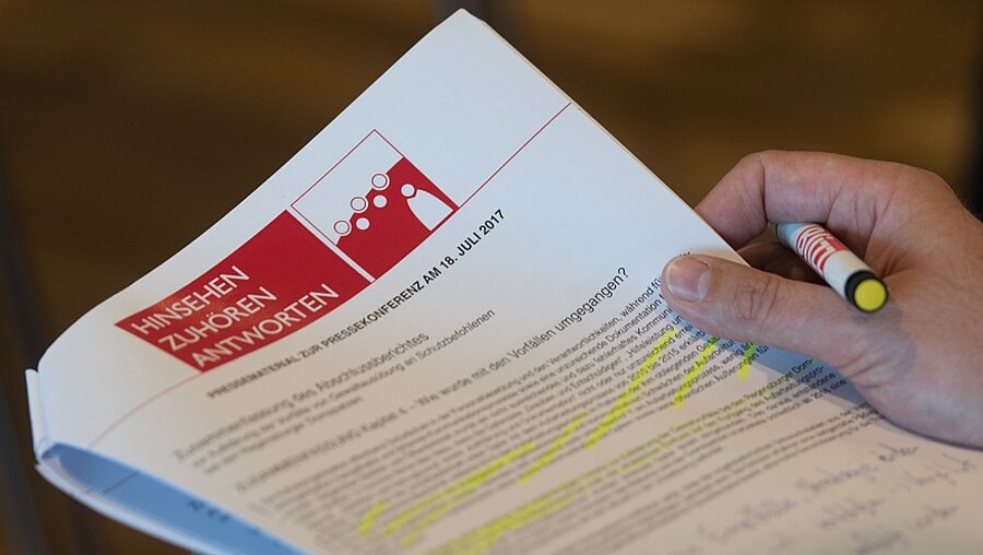 Abschlussbericht zu Missbrauchsskandal bei Regensburger Domspatzen / © Armin Weigel (dpa)