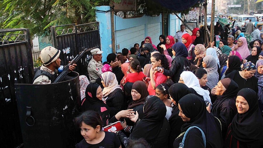 An einer Wahlstation in Gizeh, Ägypten / © Masry Alyoum (dpa)