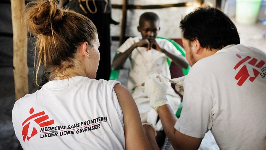 Ärzte ohne Grenzen im Einsatz / © Robin Meldrum (dpa)