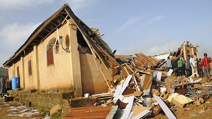Zerstörte Kirche in Nigeria (dpa)