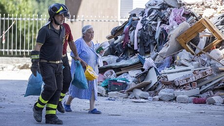 Versorgung für die Erdbebenofer in Amatrice / © Massimo Percossi (dpa)