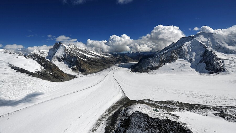 Hangrutsch am Aletschgletscher - Klimawandel / © Rainer Jensen (dpa)