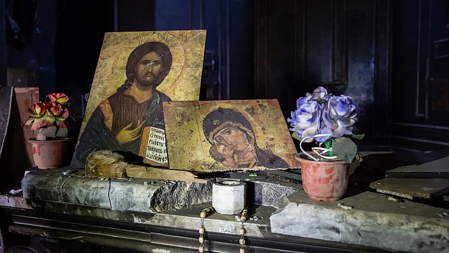 Altar in teilweise zerstörter syrischer Kirche / © Uygar Onder Simsek (KNA)