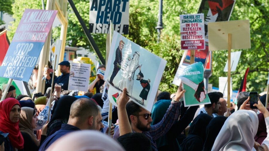 Anti-israelische Al-Quds-Demo in Berlin / © Annette Riedl (dpa)