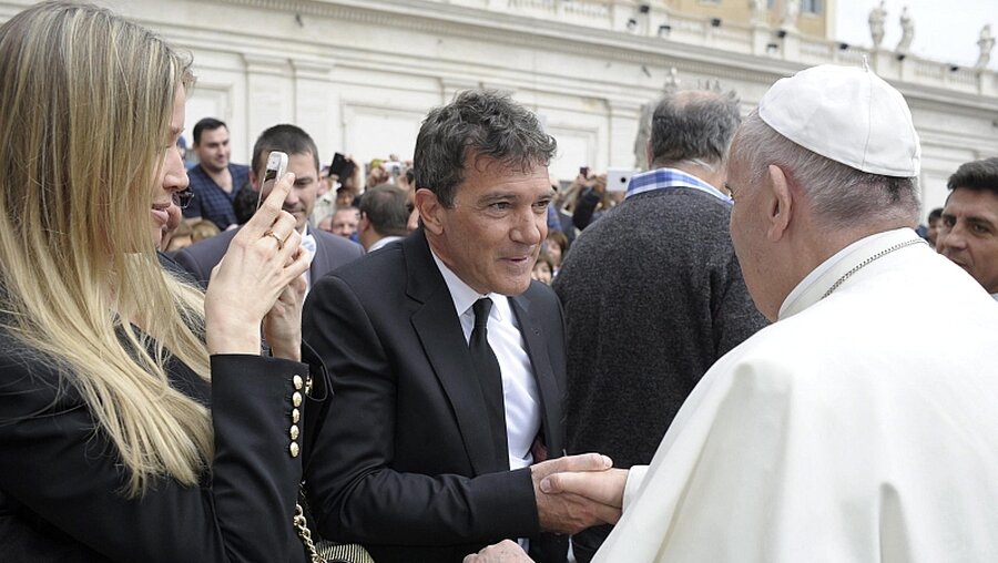 Antonio Banderas besuchte die Generalaudienz / © Osservatore Romano / Handout (dpa)