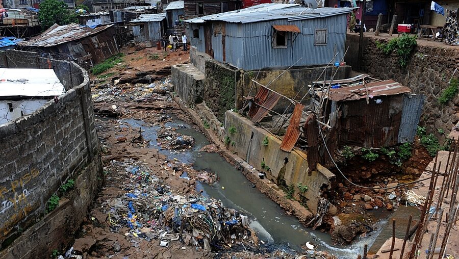 Armenviertel in Sierra Leone / © Wolfgang Radtke (KNA)