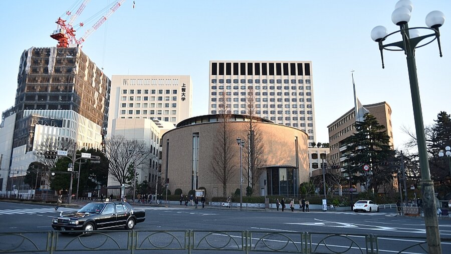 Außenansicht der Ignatiuskirche, Pfarrkirche und Kirche der Jesuiten, in Tokio / ©  Alexander Brüggemann (KNA)
