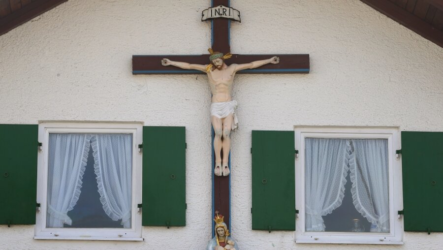 In Bayern gibt es Streit um das Kreuz / © Karl-Josef Hildenbrand (dpa)