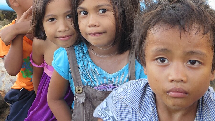 Kinder auf den Philippinen (KNA)