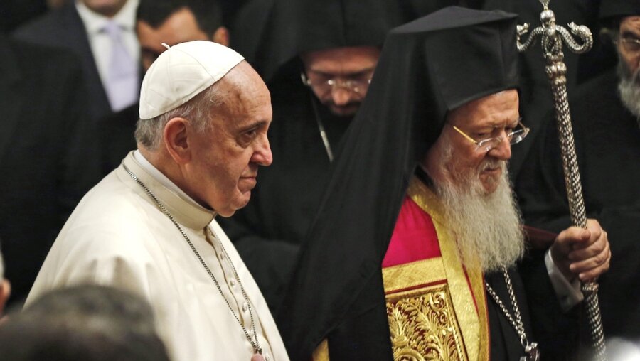 November 2014 Türkeireise von Franziskus: Treffen mit Patriarch Bartholomäus (dpa)