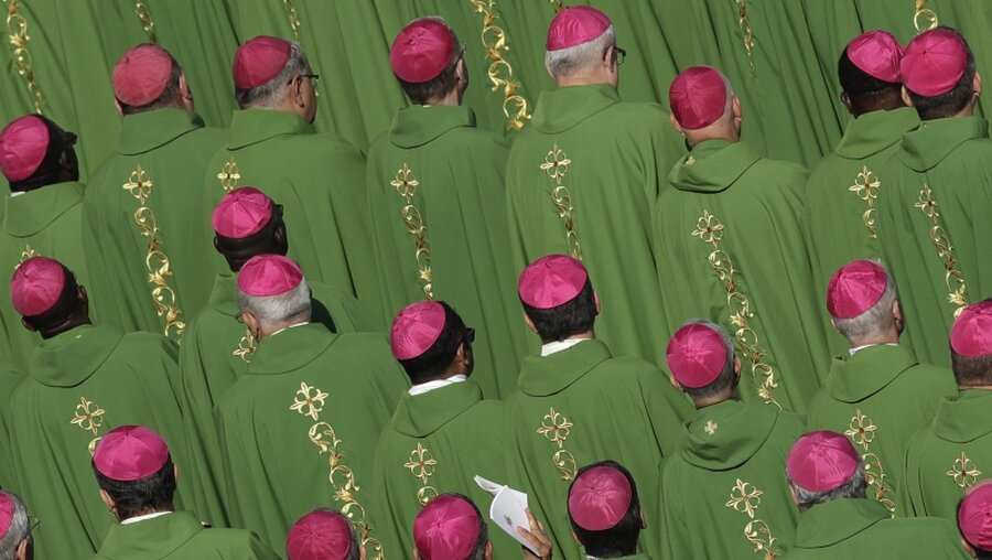 Bischöfe auf der Jugendsynode / © Alessandra Tarantino (dpa)