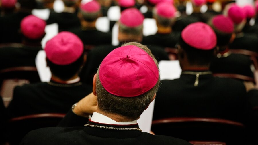 Bischöfe in der Synodenaula / © Paul Haring (KNA)