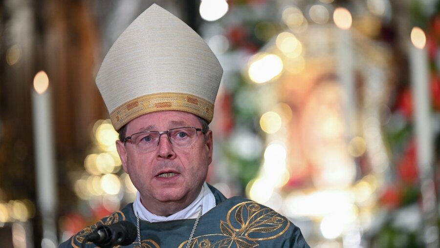 Seit einem Jahr hat Bischof Bätzing den Vorsitz der DBK (dpa)