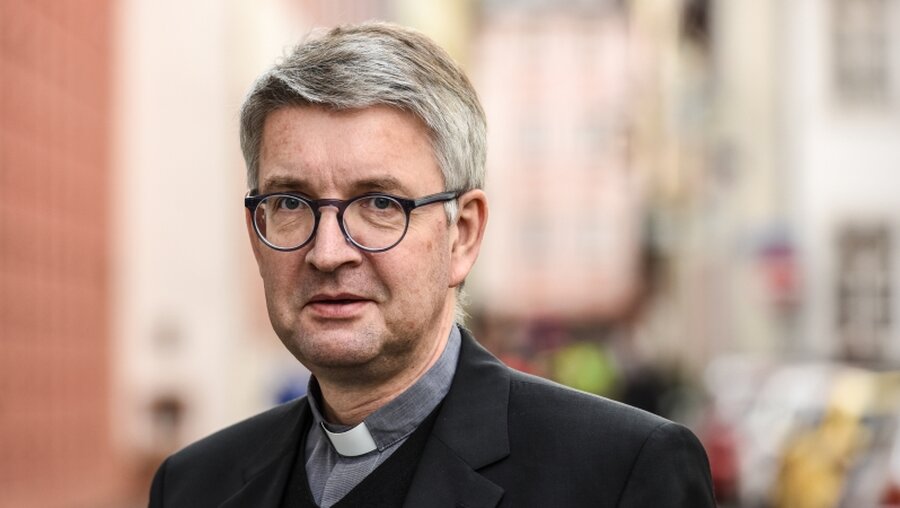 Bischof Peter Kohlgraf im Portrait / © Harald Oppitz (KNA)