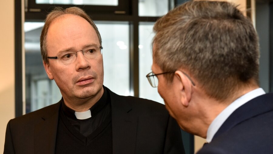 Bischof Stephan Ackermann und Johannes-Wilhelm Rörig (r.) / © Harald Oppitz (KNA)